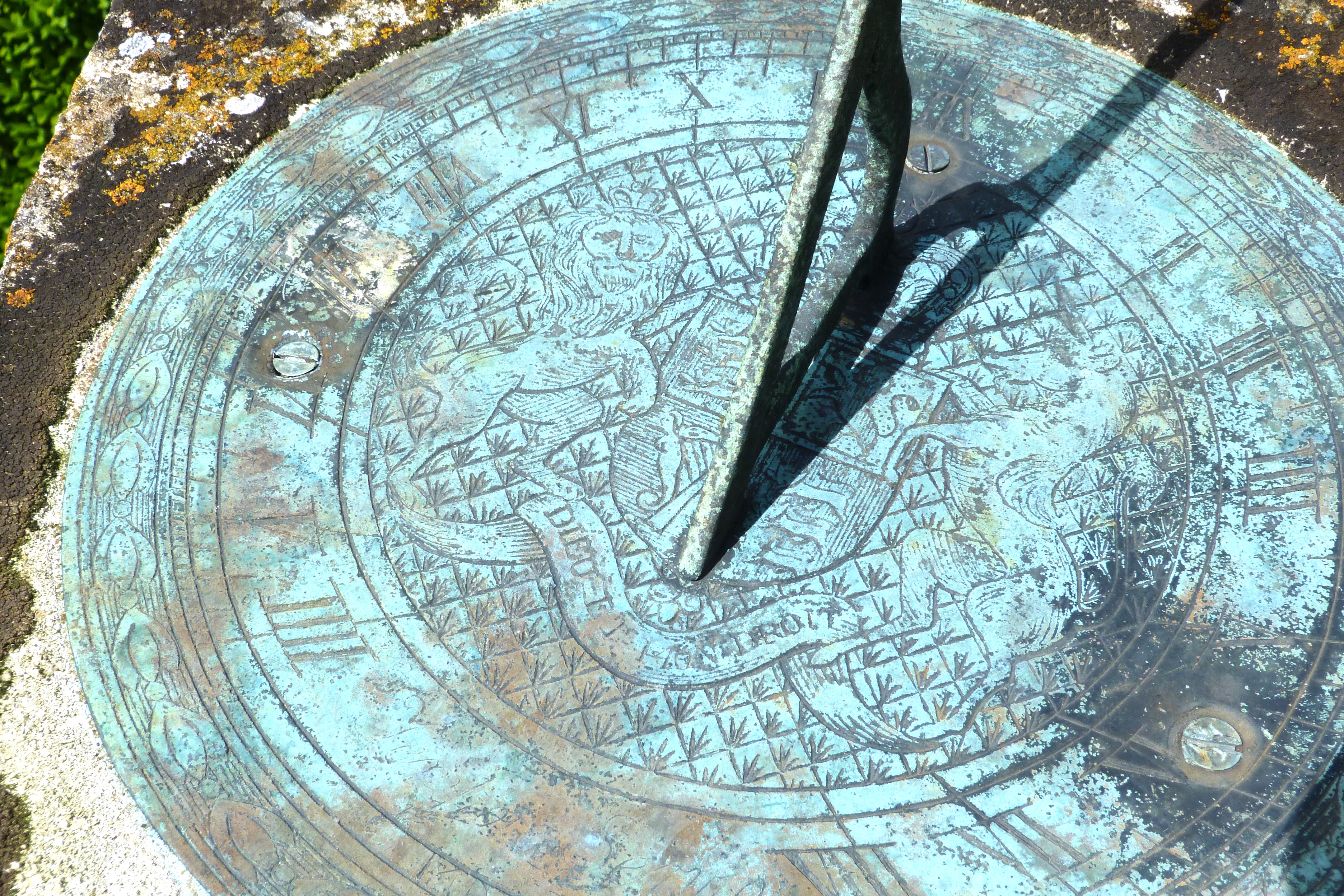 Sundial Inscription Notes BROUGHTON GRANGE GARDENS . OXON – Pedestal Dial – GAUDIUM SUB SOLE ...